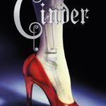 Cinder (The Lunar Chronicles Book #1)